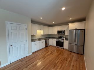 85 Lowell 6, Peabody, MA 01960