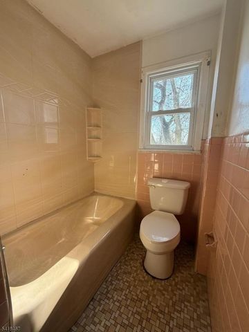 83 Edward St, Woodbridge Twp., NJ 08830