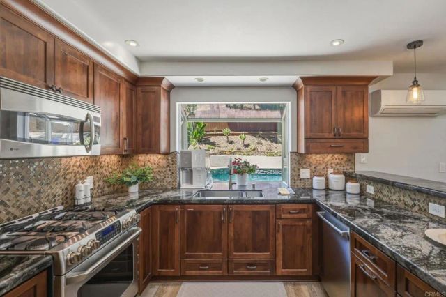 11120 FORESTVIEW Lane, San Diego, CA 92131