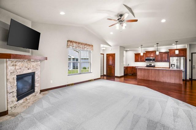 1270 CAMERON CIRCLE, Neenah, WI 54956