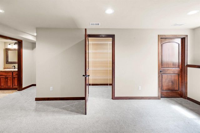 1270 CAMERON CIRCLE, Neenah, WI 54956