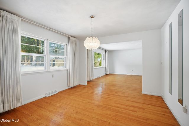 1225 Hempstead Road, Niskayuna, NY 12309