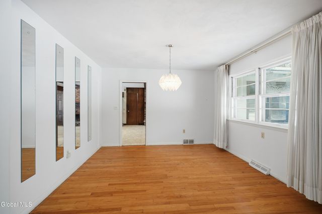 1225 Hempstead Road, Niskayuna, NY 12309