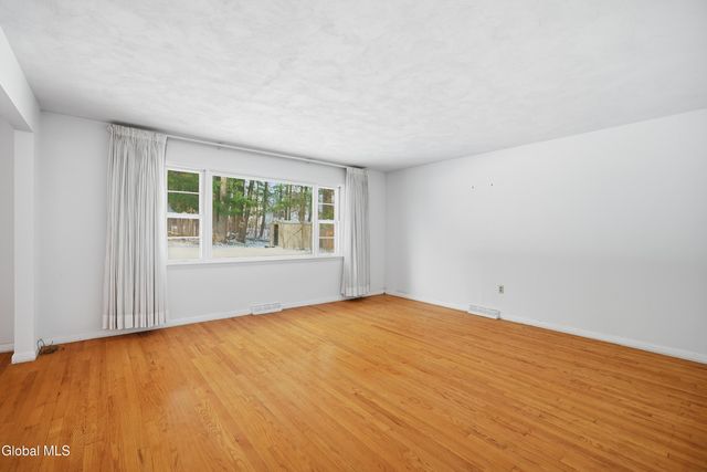 1225 Hempstead Road, Niskayuna, NY 12309