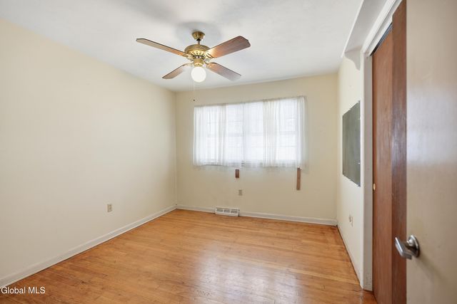 1225 Hempstead Road, Niskayuna, NY 12309