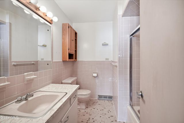 1225 Hempstead Road, Niskayuna, NY 12309