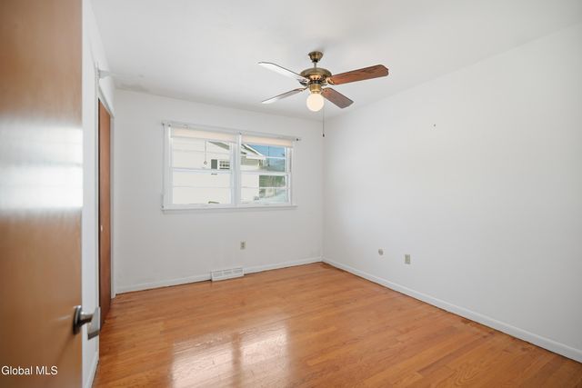 1225 Hempstead Road, Niskayuna, NY 12309