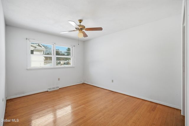 1225 Hempstead Road, Niskayuna, NY 12309