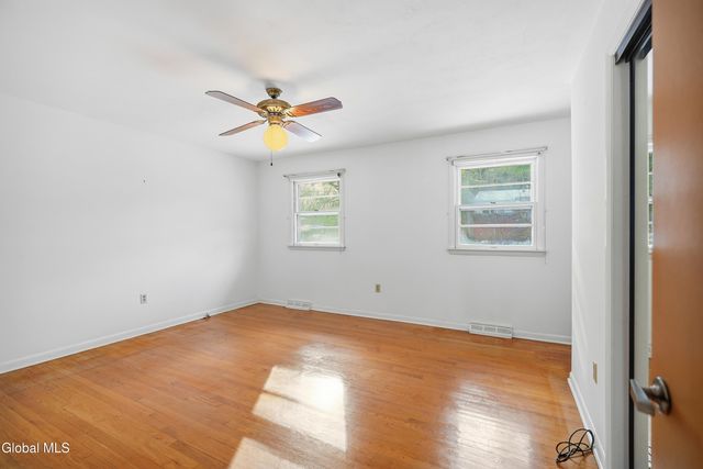 1225 Hempstead Road, Niskayuna, NY 12309