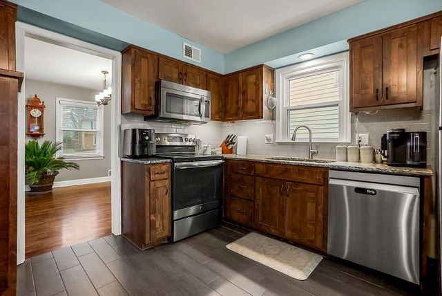 10226 Century Lane, Lenexa, KS 66215