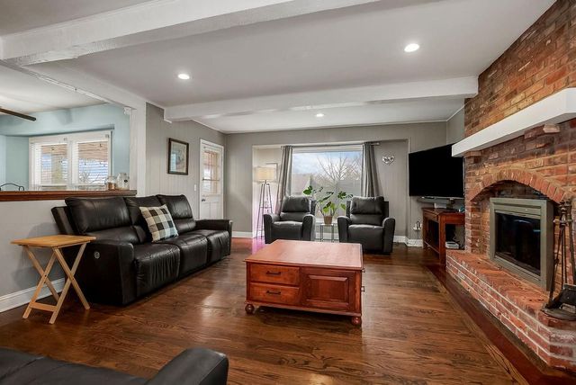 10226 Century Lane, Lenexa, KS 66215