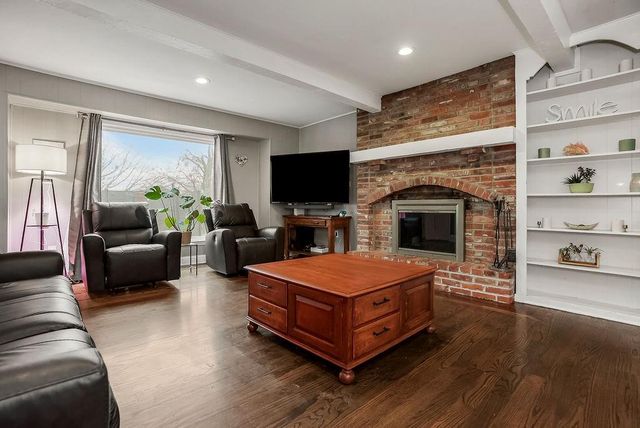 10226 Century Lane, Lenexa, KS 66215