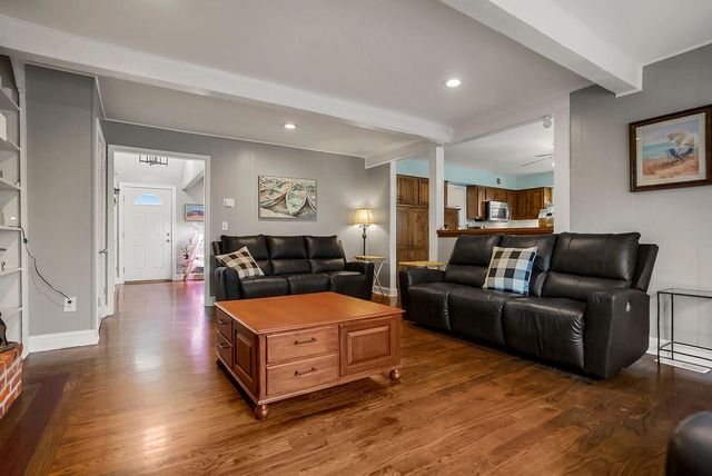 10226 Century Lane, Lenexa, KS 66215