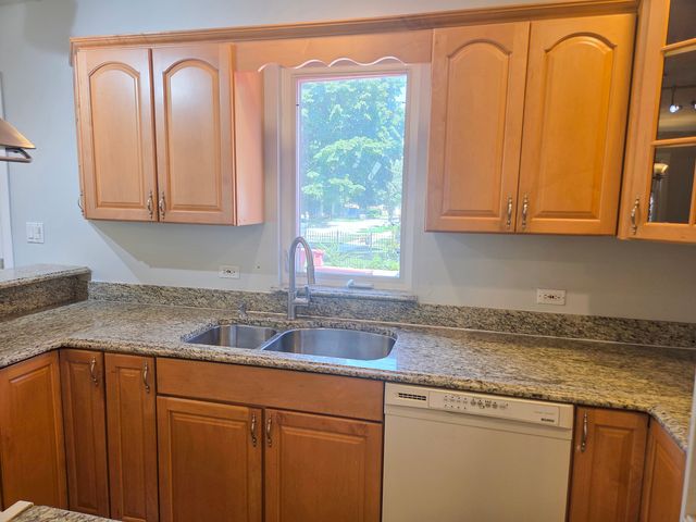 2657 N Sayre Avenue, Chicago, IL 60707