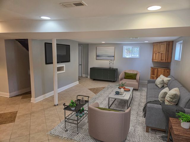2657 N Sayre Avenue, Chicago, IL 60707