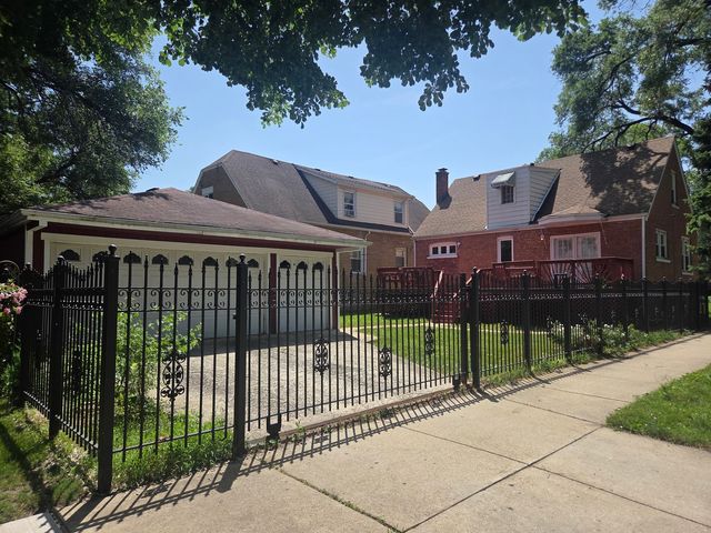 2657 N Sayre Avenue, Chicago, IL 60707