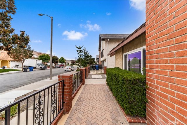 5317 Vista Del Mar, Cypress, CA 90630