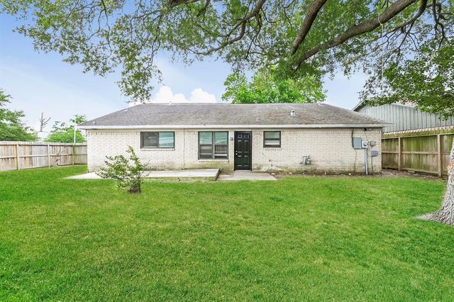 8519 Avington Road, La Porte, TX 77571