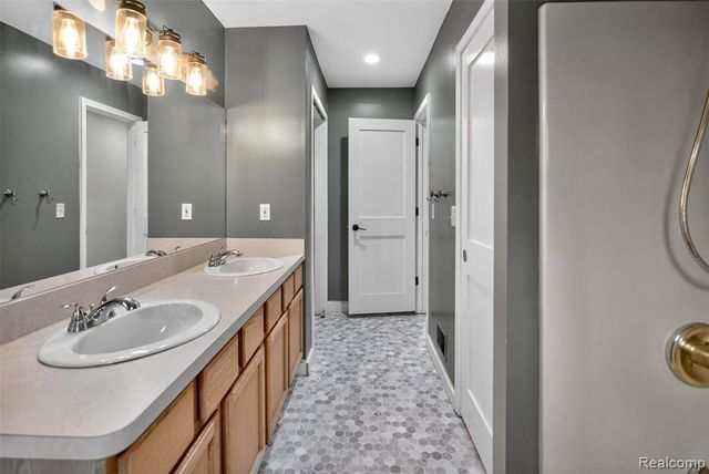1960 Eastons Trail, Highland, MI 48357