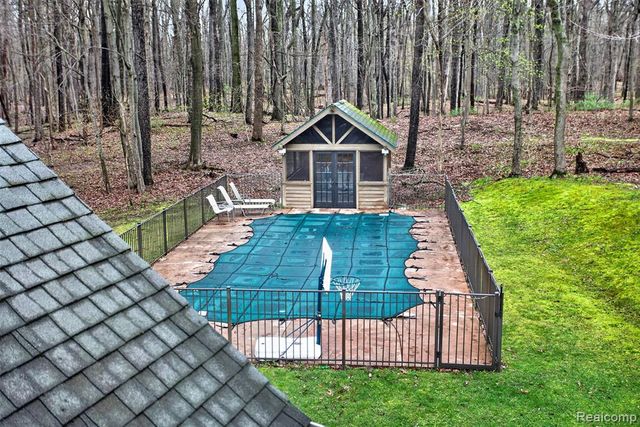 1960 Eastons Trail, Highland, MI 48357
