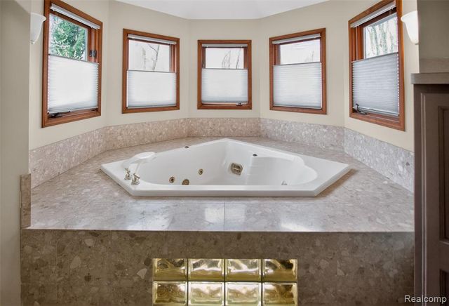 1960 Eastons Trail, Highland, MI 48357