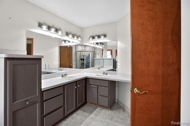 1960 Eastons Trail, Highland, MI 48357