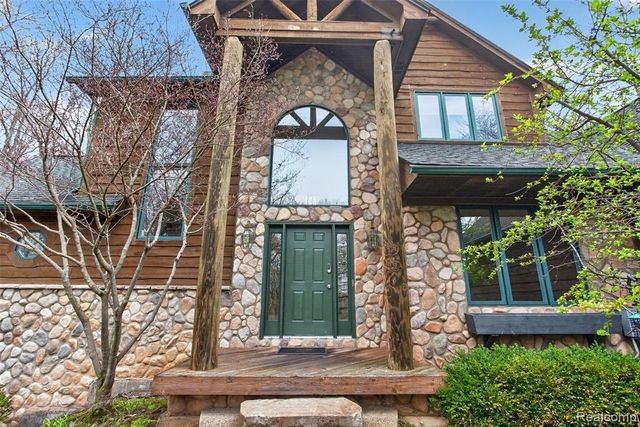 1960 Eastons Trail, Highland, MI 48357