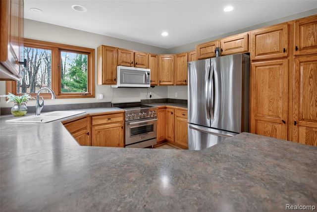 1960 Eastons Trail, Highland, MI 48357