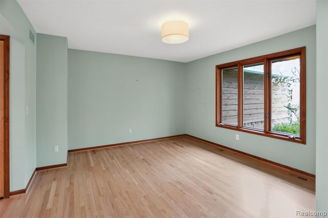 1960 Eastons Trail, Highland, MI 48357