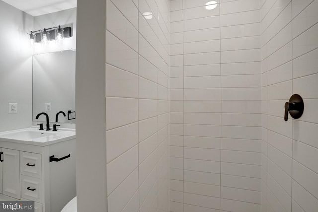 2820 FRANKLIN ST, Alexandria, VA 22306