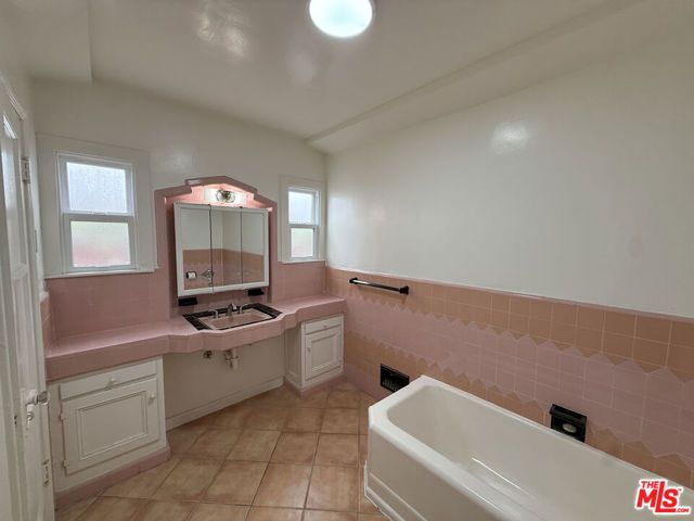 211 S Arnaz Drive Lower, Beverly Hills, CA 90211
