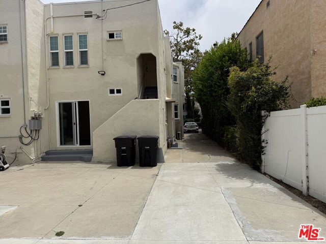 211 S Arnaz Drive Lower, Beverly Hills, CA 90211