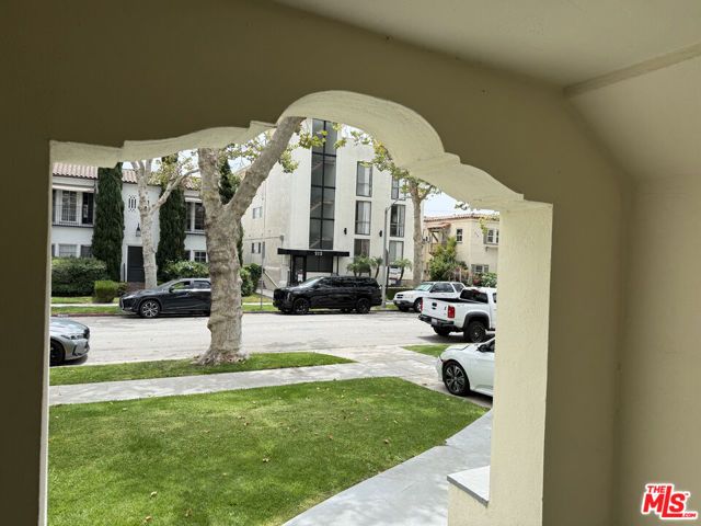 211 S Arnaz Drive Lower, Beverly Hills, CA 90211