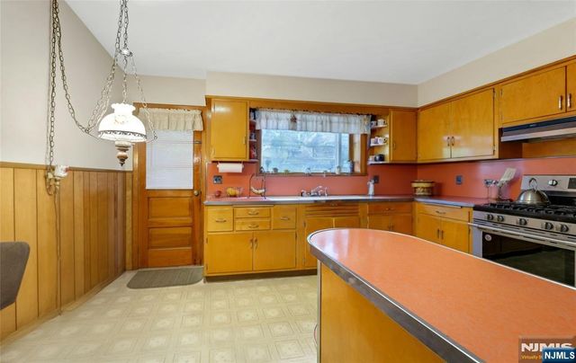 76 Prospect Avenue, North Arlington, NJ 07031