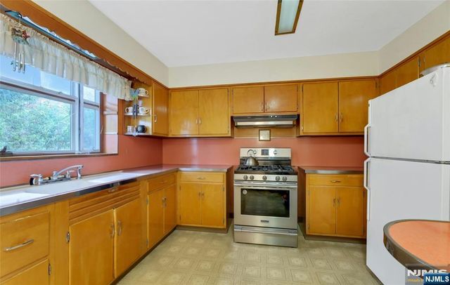 76 Prospect Avenue, North Arlington, NJ 07031