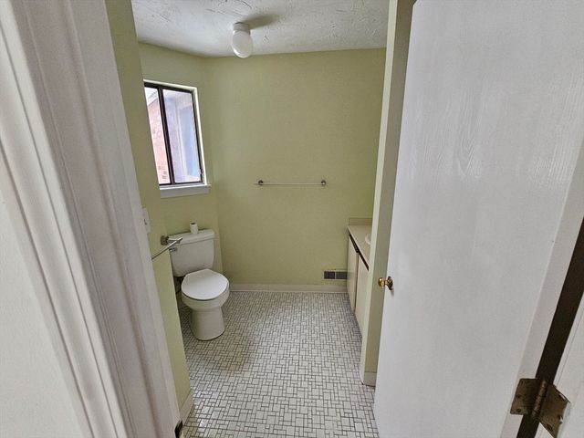 3 Treetop Park 3, Westborough, MA 01581