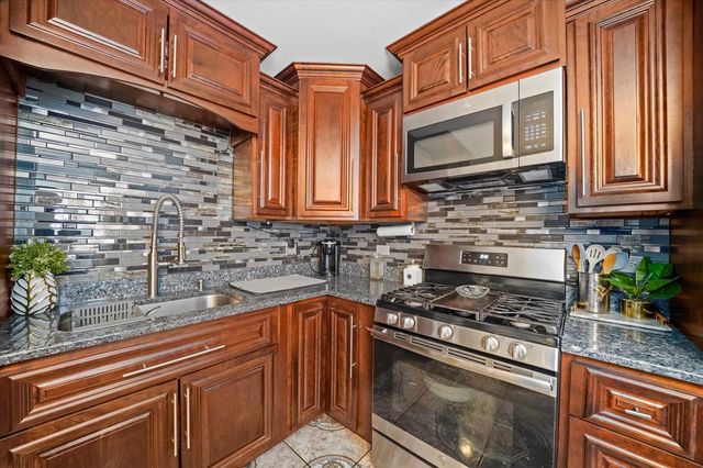 17702 Bernadine Street, Lansing, IL 60438