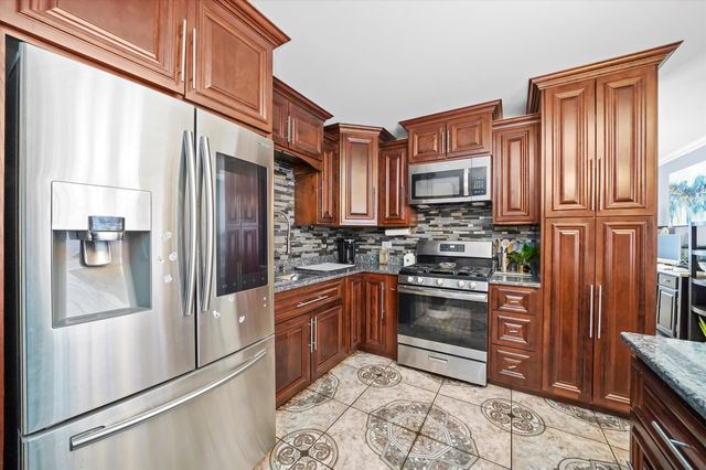 17702 Bernadine Street, Lansing, IL 60438