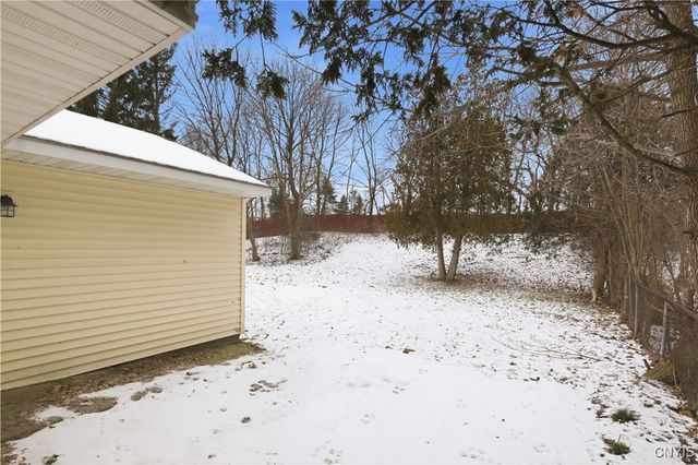 27 Wexford Road, Dewitt, NY 13214