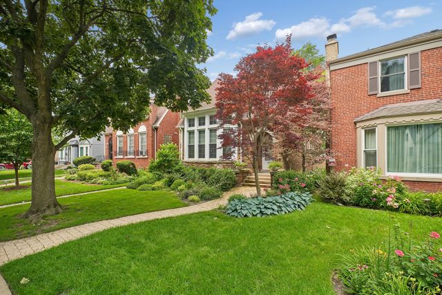 6638 N Trumbull Avenue, Lincolnwood, IL 60712