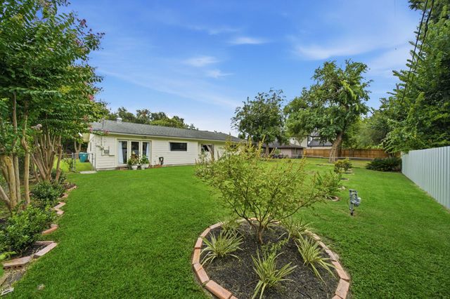 1845 Westcrest Drive, Houston, TX 77055
