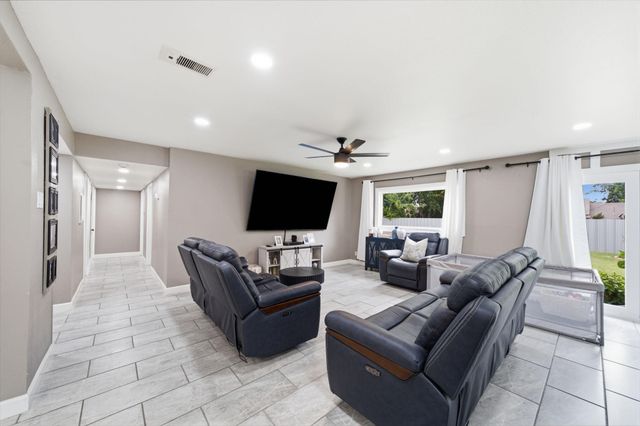 1845 Westcrest Drive, Houston, TX 77055