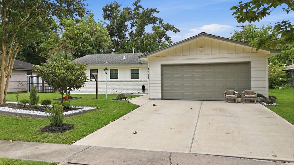 1845 Westcrest Drive, Houston, TX 77055