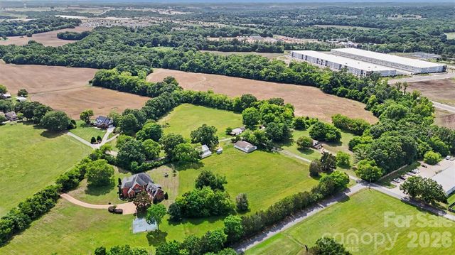 2618 Oakview Drive SW, Concord, NC 28027