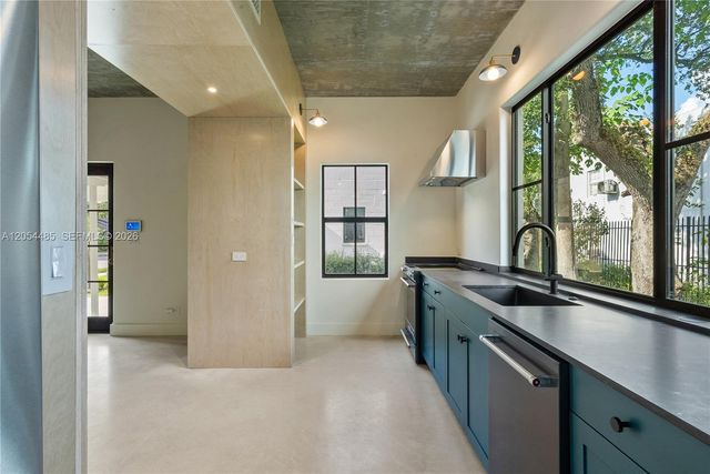 3620 Plaza Street, Miami, FL 33133