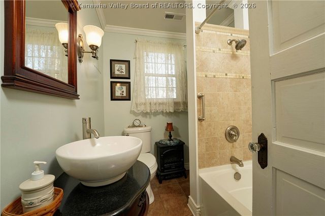 2612 Kanawha Terrace, St Albans, WV 25177