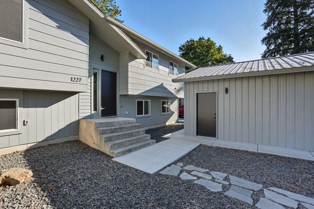 1227 E 36th Ave, Spokane, WA 99203