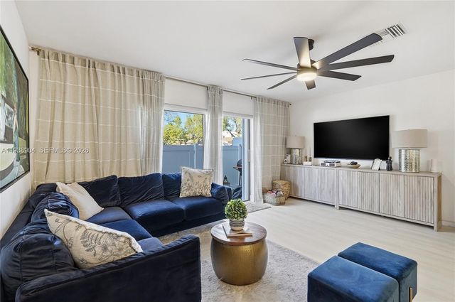 11611 NW 11th St 11611, Pembroke Pines, FL 33026