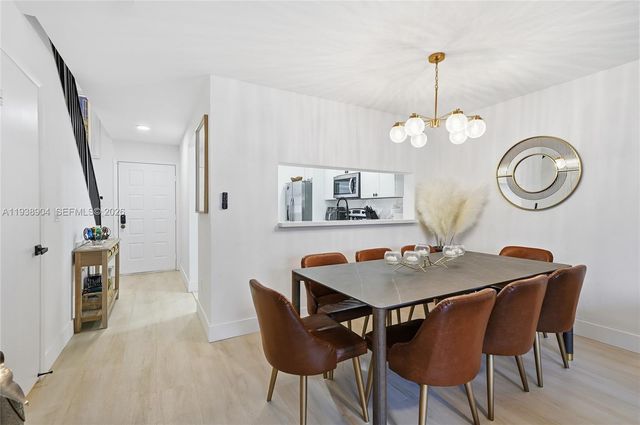 11611 NW 11th St 11611, Pembroke Pines, FL 33026