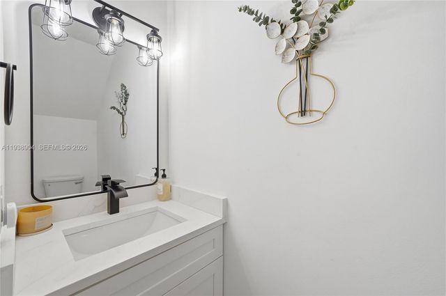 11611 NW 11th St 11611, Pembroke Pines, FL 33026